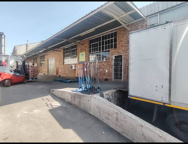1,000M² WAREHOUSE TO LET IN STEELEDALE